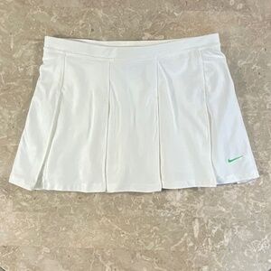 Nike White Tennis Skirt with Vented Slits Size XS (0-2)/Waist 28 inches